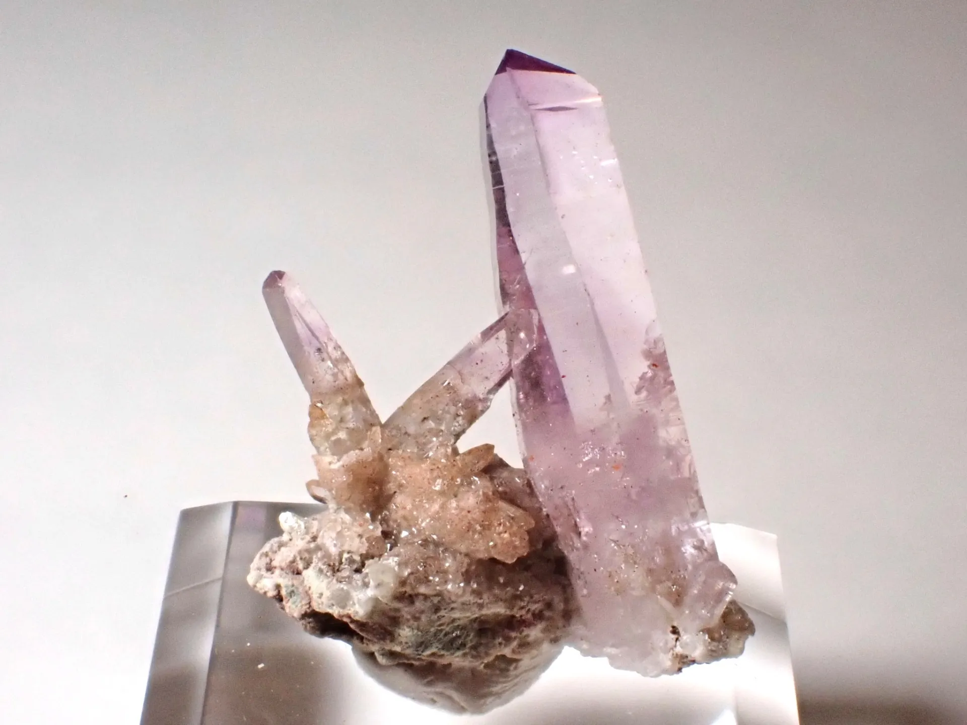 アメジストの紫色に隠された科学