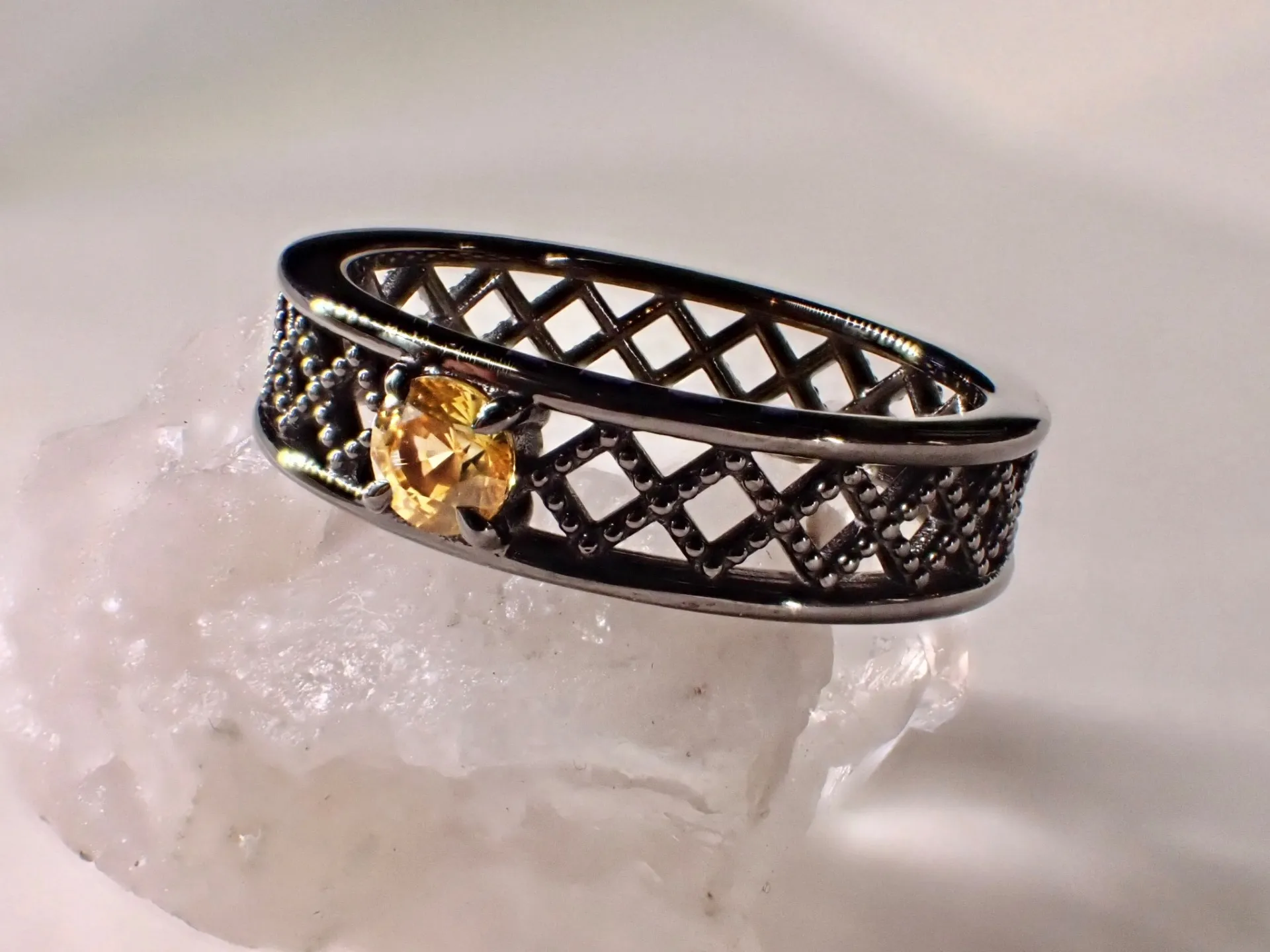 物語を身にまとう、推しの概念リング